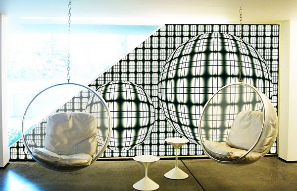 Some stylish Bubble chairs in the swanky home!