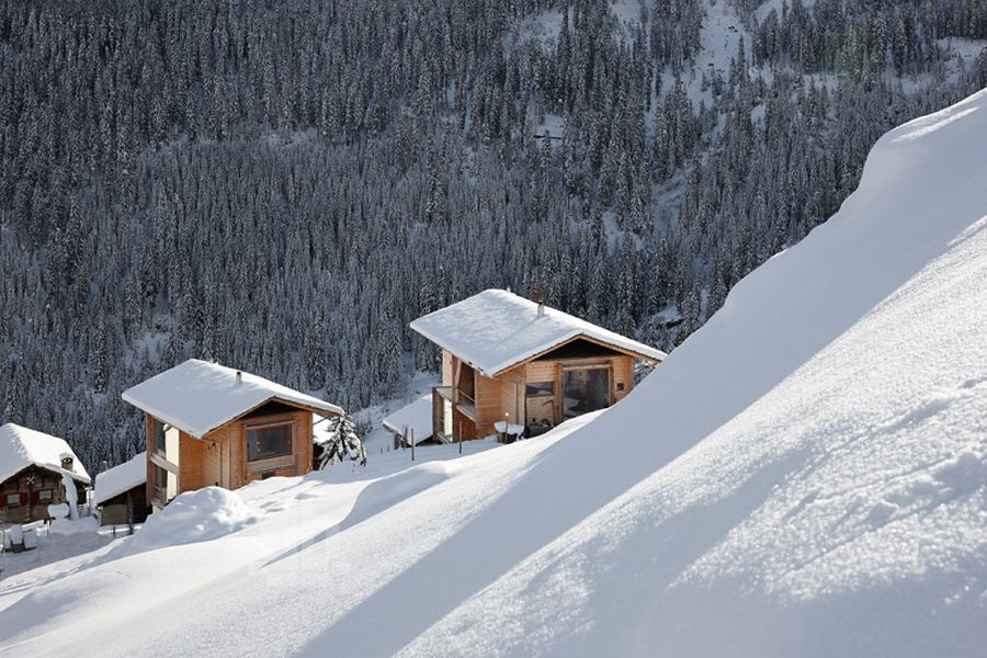 Stunning swiss skiing slopes around vacation homes