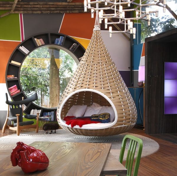 Teardrop-shaped hanging bed