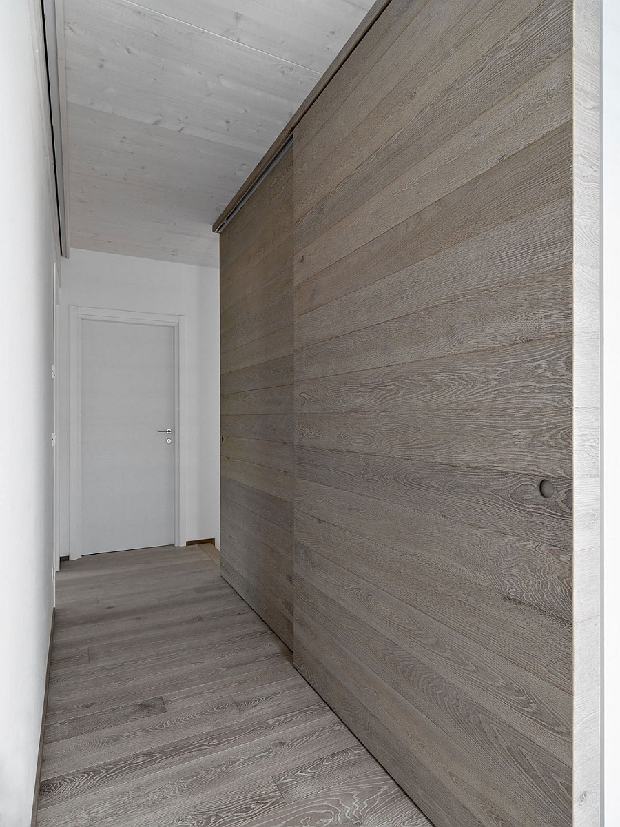 Warm wooden walls inside the house by Gian Lucca Bazzan