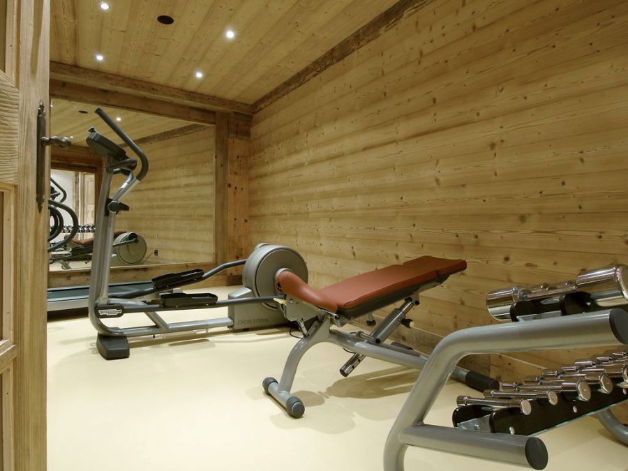 Well equipped gym at the Chalet Pearl in Courchevel