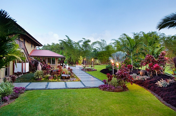 A picture perfect garden with tropical vibe