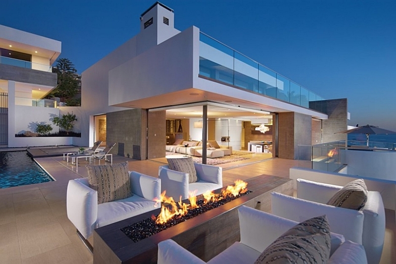 Incredible Beach House In California Brings The Ocean Indoors