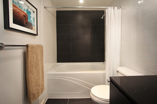 Bathtub and shower combo for small bathrooms