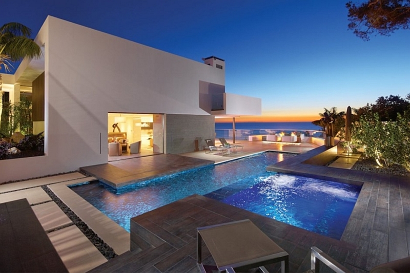 Incredible Beach House In California Brings The Ocean Indoors!