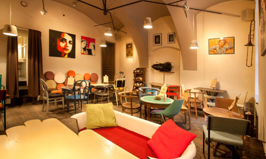 Eclectic Coffee Shop Design in the Heart of Transylvania: Colaj Café 