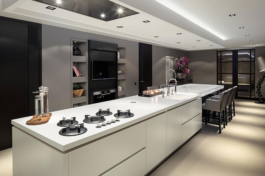 Conetmporary kitchen island in white