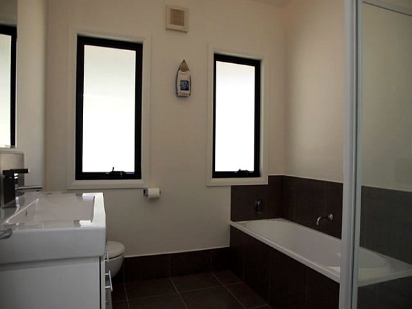 Contemporary bath inside the prefab house