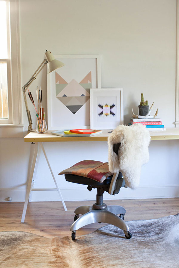 Gold-edged desk DIY