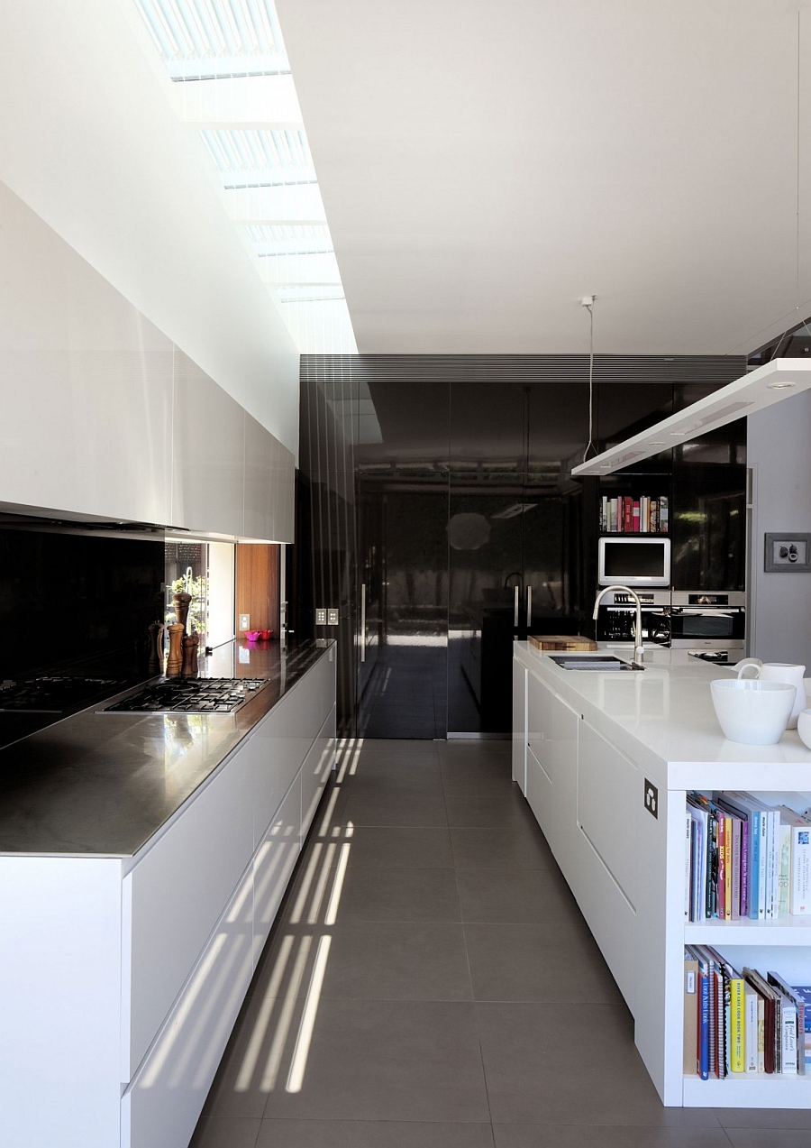 Efficinet contemporary kitchen