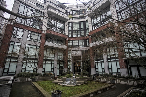 Facade of the Tribeca Lofts property