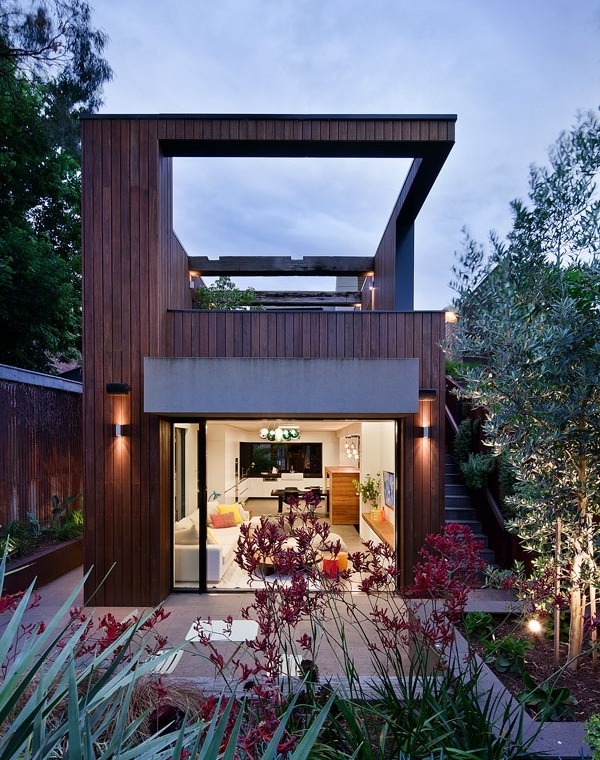 Fitzroy House in Melbourne with a new addition in wood and glass