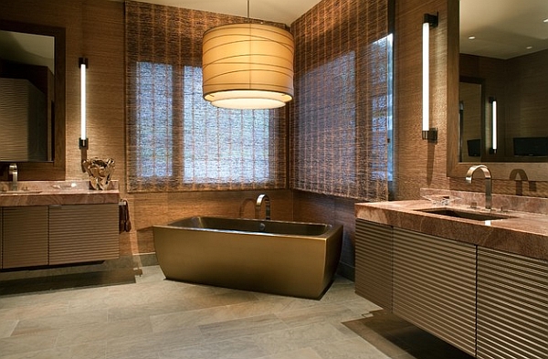 Freestanding metallic bathtubs usher in a dash of Hollywood Regency style