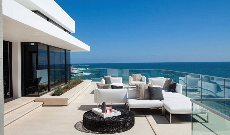 Incredible Beach House In California Brings The Ocean Indoors!