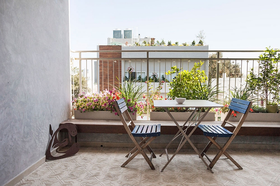 Gorgeous porch idea with lovely flowering plants