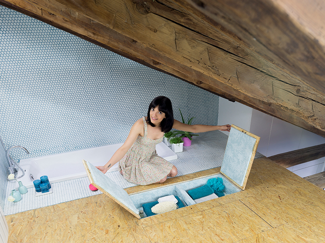 Hidden compartment in the floor next to the bathtub