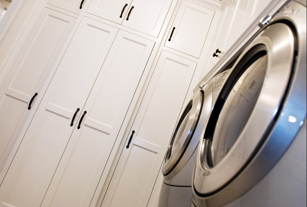 Laundry room cabinet storage