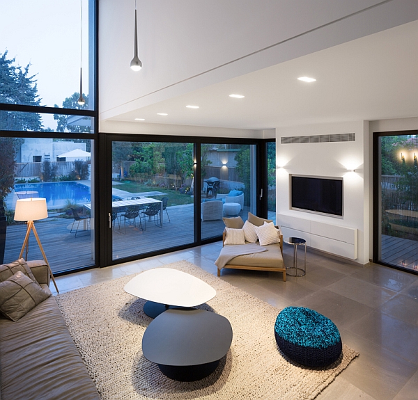 Modern living room with slding glass doors and walls