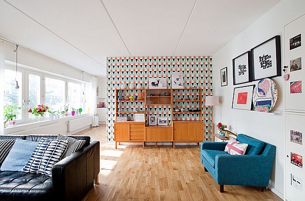 Modern retro living room with a bright couch and interesting wallpaper