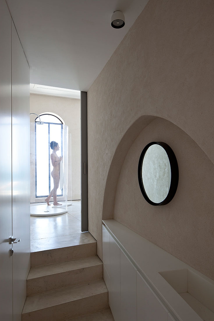 Shower that allows you to enjoy the view