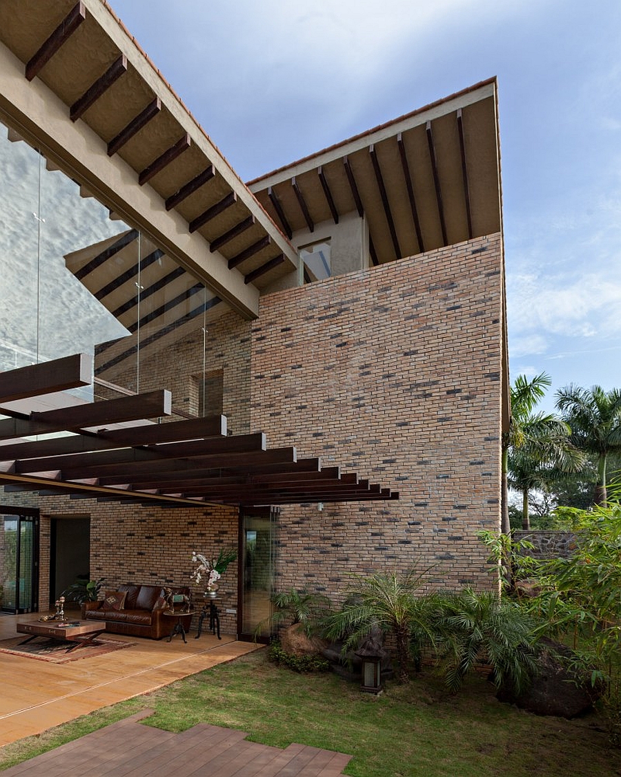 Smart pergola and outdoor seating space