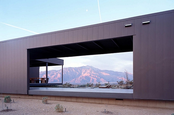 Steel-framed desert house in California