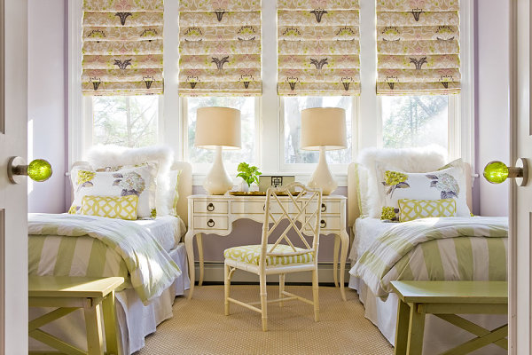 Tropical style in a room with twin beds