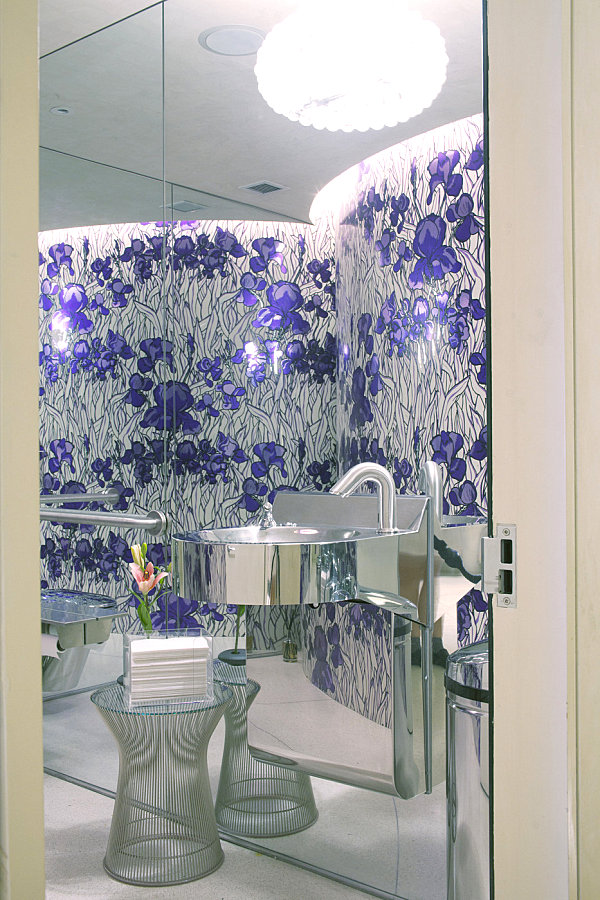 Wire table in an iris-themed bathroom