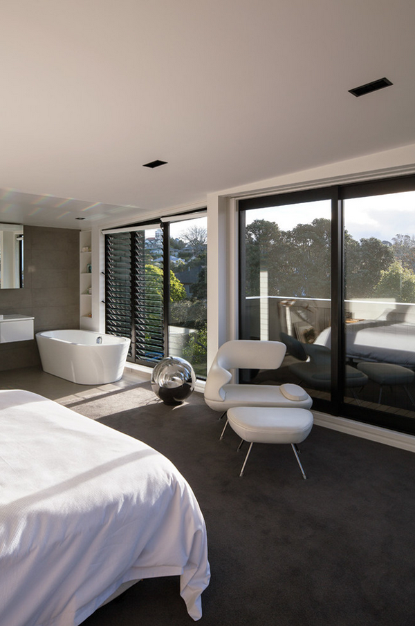 Design For The Romantic: Bathtubs In The Bedroom