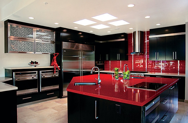 Black and red kitchen surely leaves you spellbound!