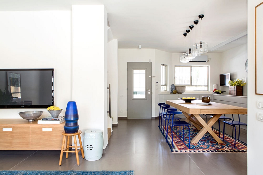 Bright dining table chairs in gorgeous blue