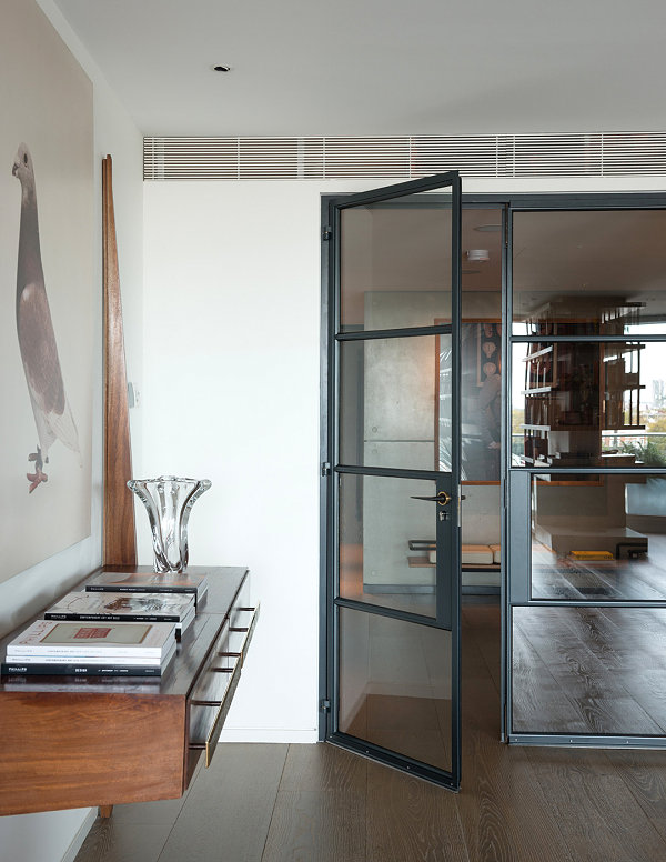 Floating console in the entryway