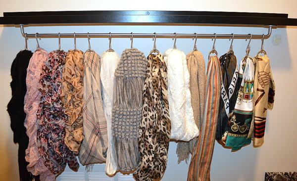 Hanging rod scarf organizer