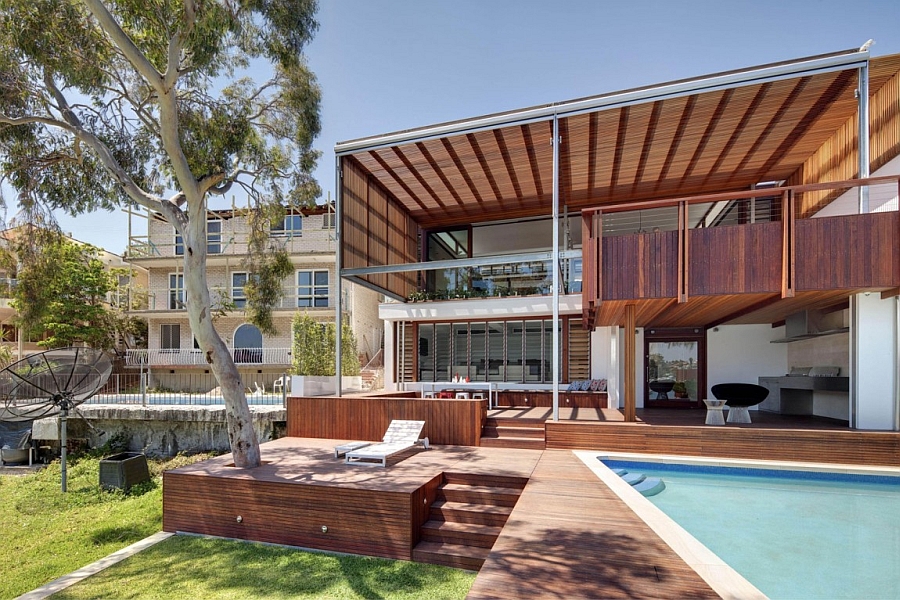 Multi-level home that opens up into the backyard