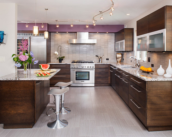 Splash of Radiant Orchid in the kitchen