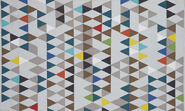 Triangular-patterned rug
