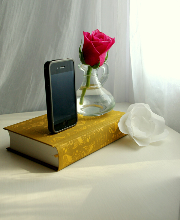 iphone book charging station diy