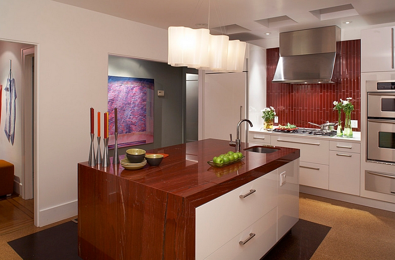    A Backsplash That Works Well With The Color Scheme Of The Kitchen 