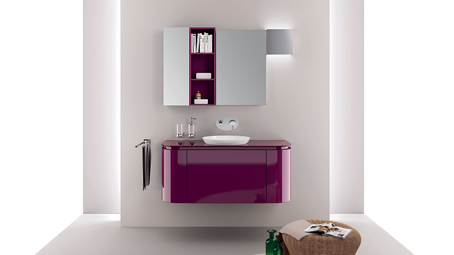 A touch of purple for the trendy bathroom