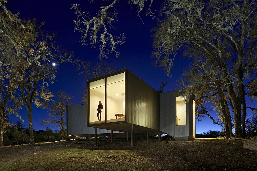 Beautiful Moose Road Residence in California offers Framed Views