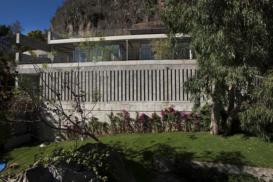 Beautiful canopy that surrounds the house