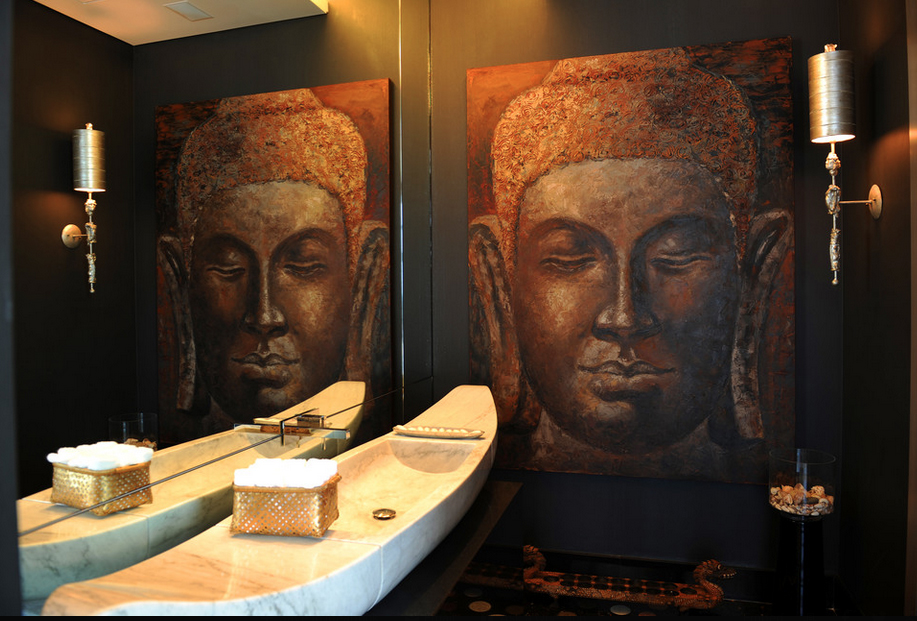 Bold bathroom designs mimicking Balinese motifs