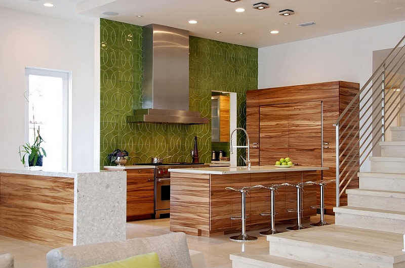 Bold color and pattern for the kitchen backsplash