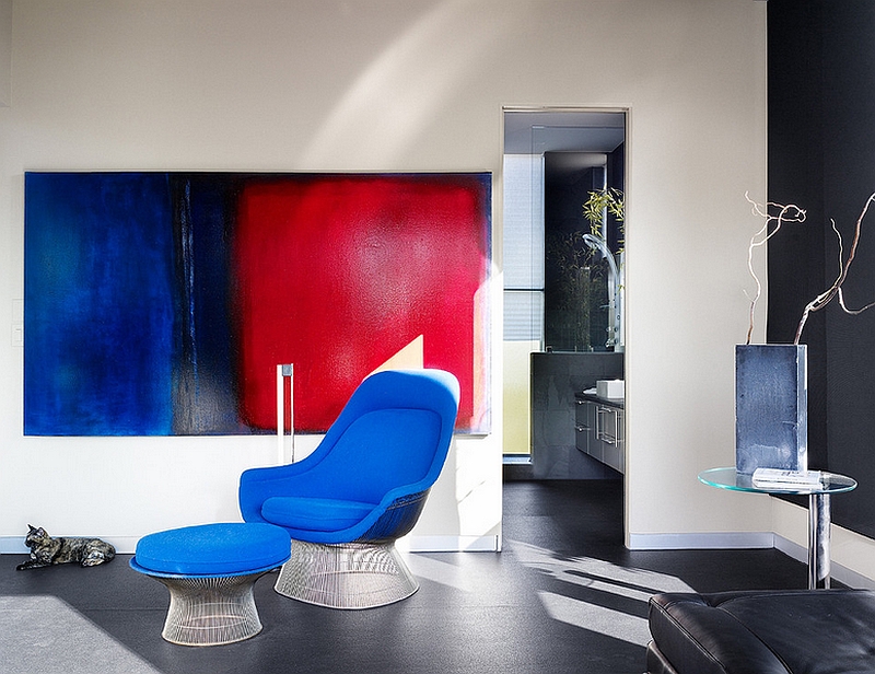 Bold use of color to create an artistic living room