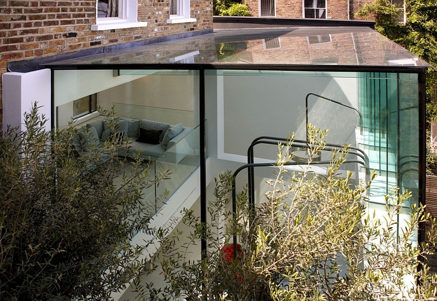 Creative glass box acts as a contemporary extension