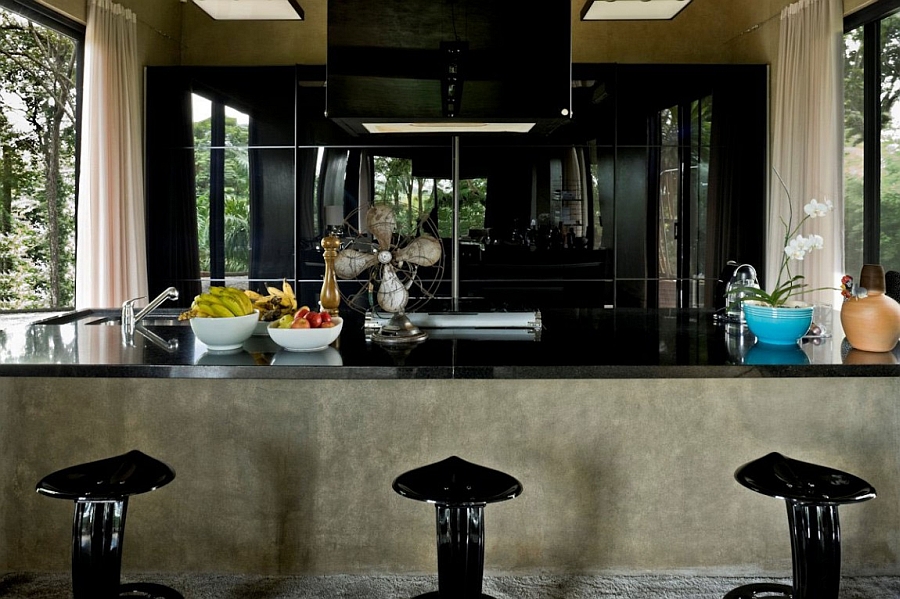 Elegant industrial kitchen in black