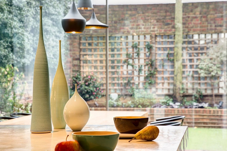 Elegant vases complement the silhouette of the pendants