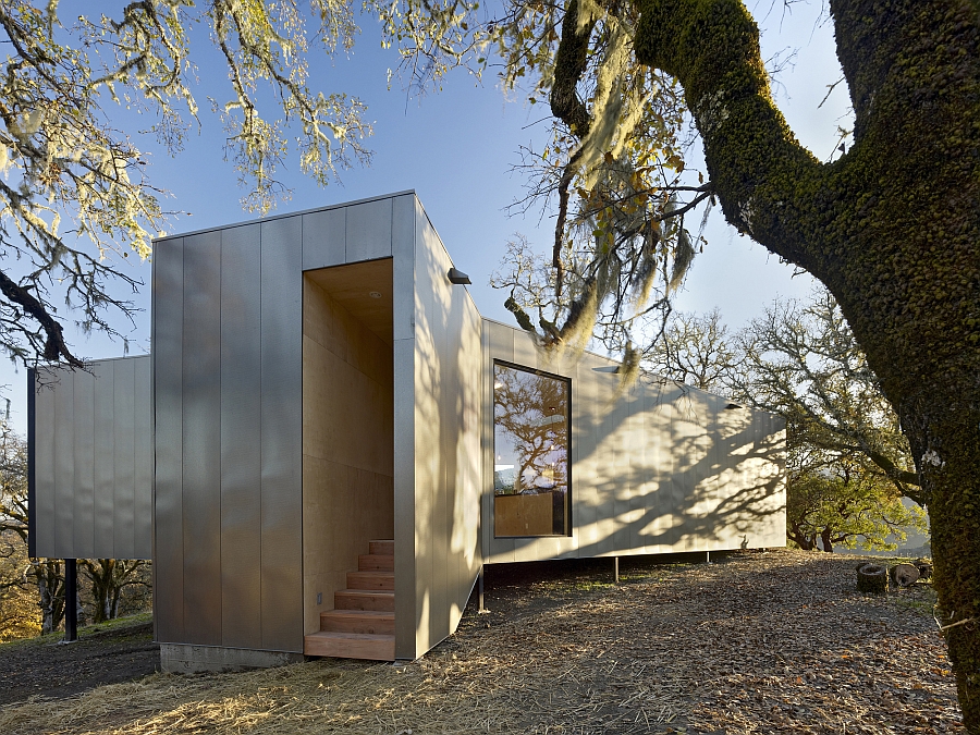 Entrance to the stylish modern californian homee