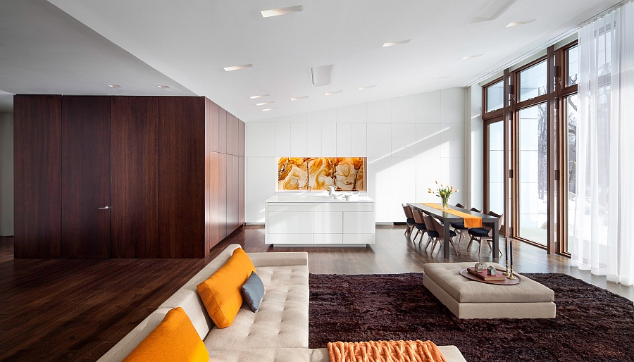 Exquisite backsplash in the kitchen adds color to the space