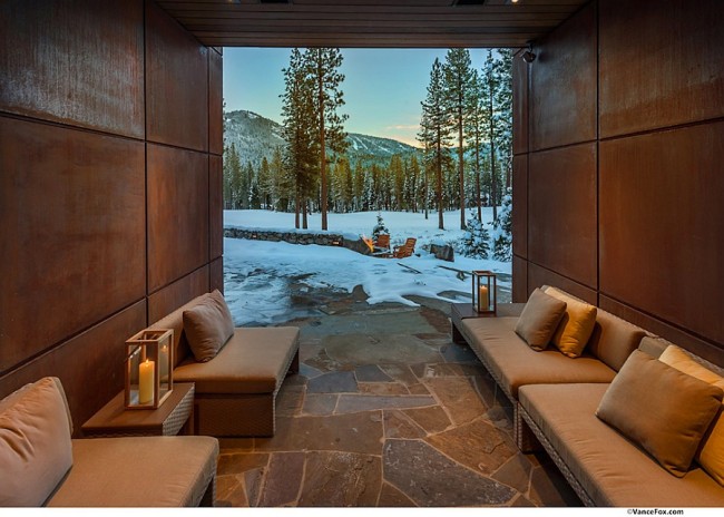 Mountain Retreat Near Lake Tahoe Radiates Cozy Brilliance | Decoist